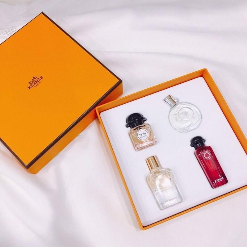 Holt Renfrew Corporate Gifting Program