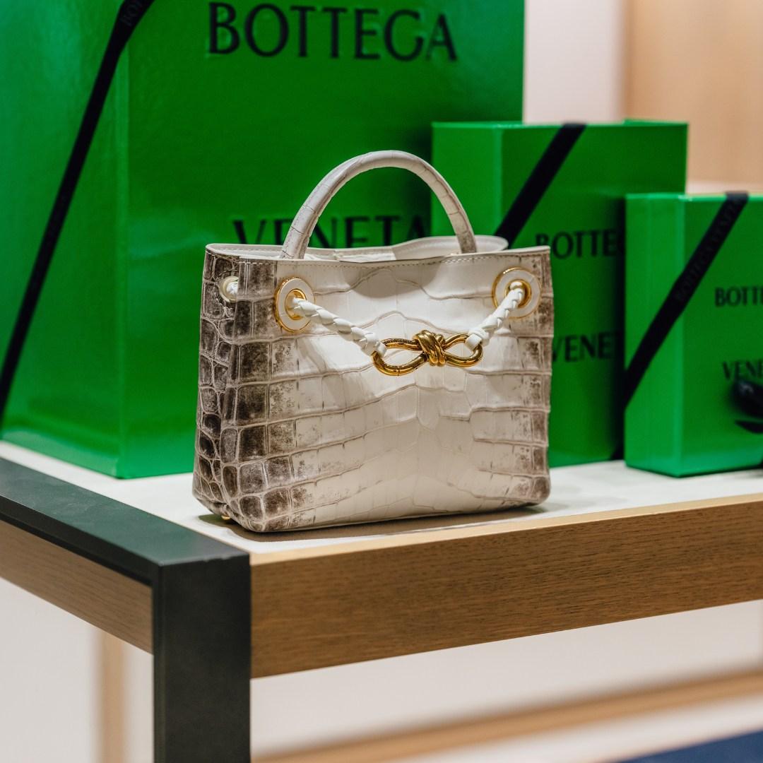 Bottega veneta white crocodile