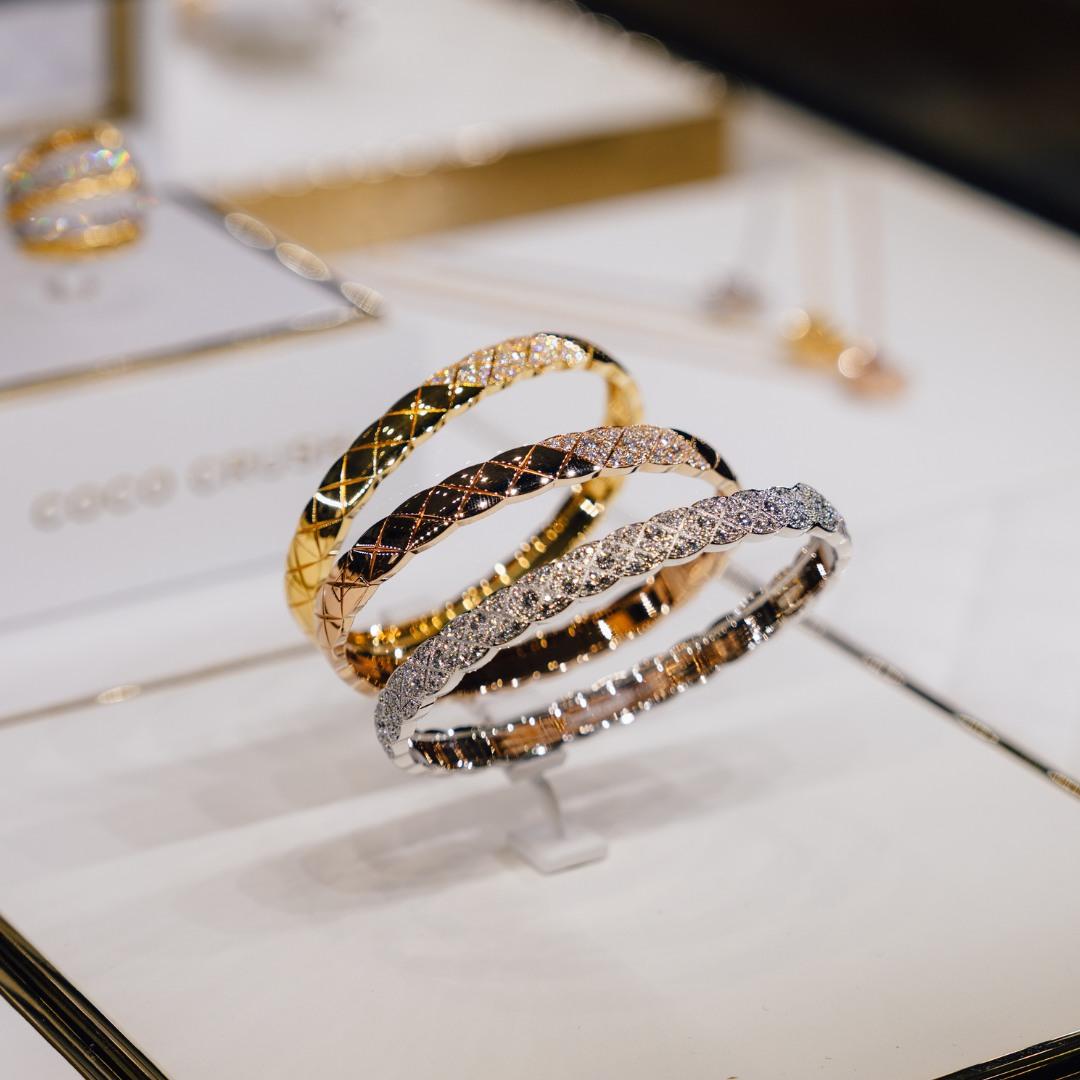 Chanel coco crush gold