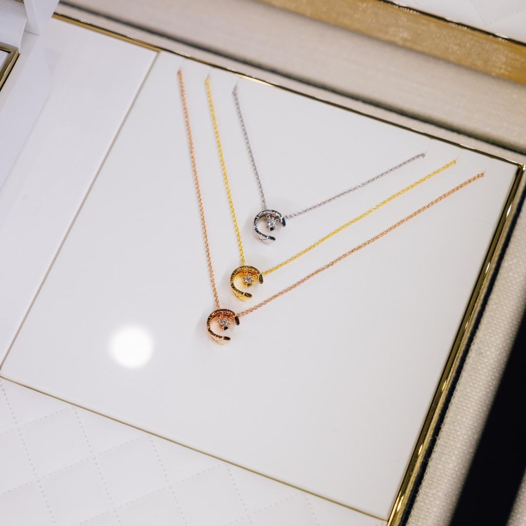 Chanel coco crush pendant