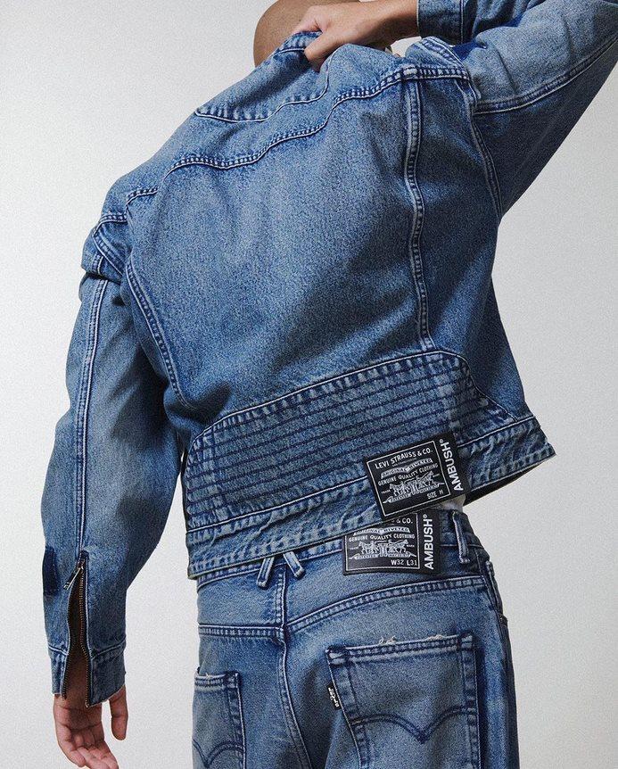 Levi's at Aritzia