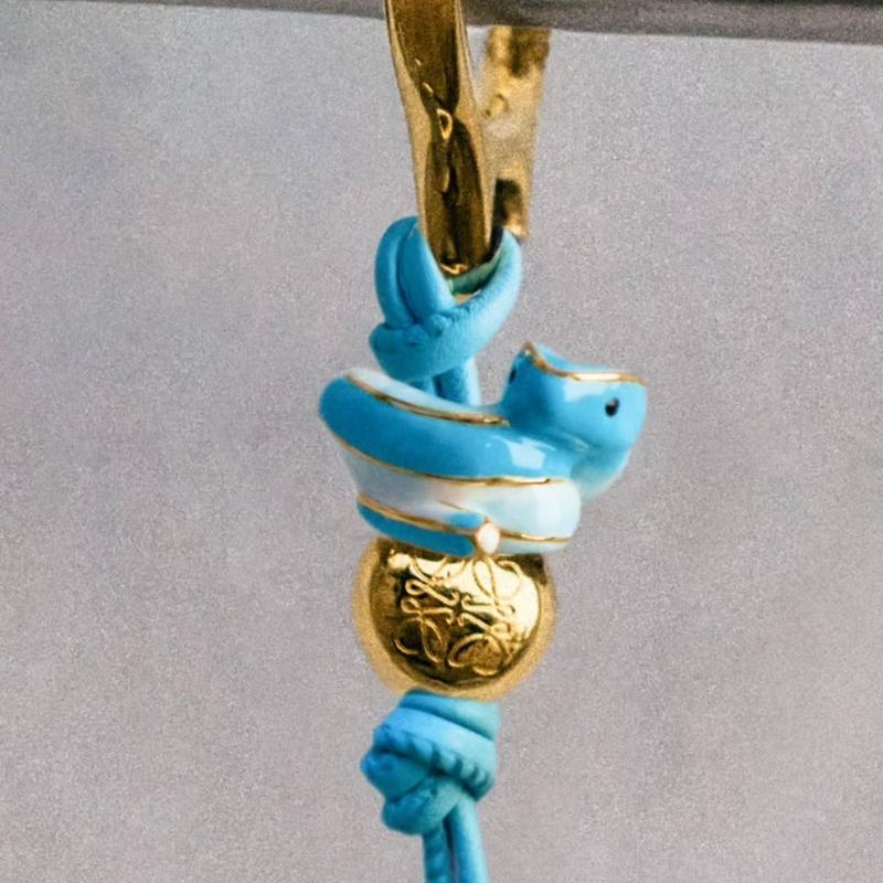 Loewe neck piece